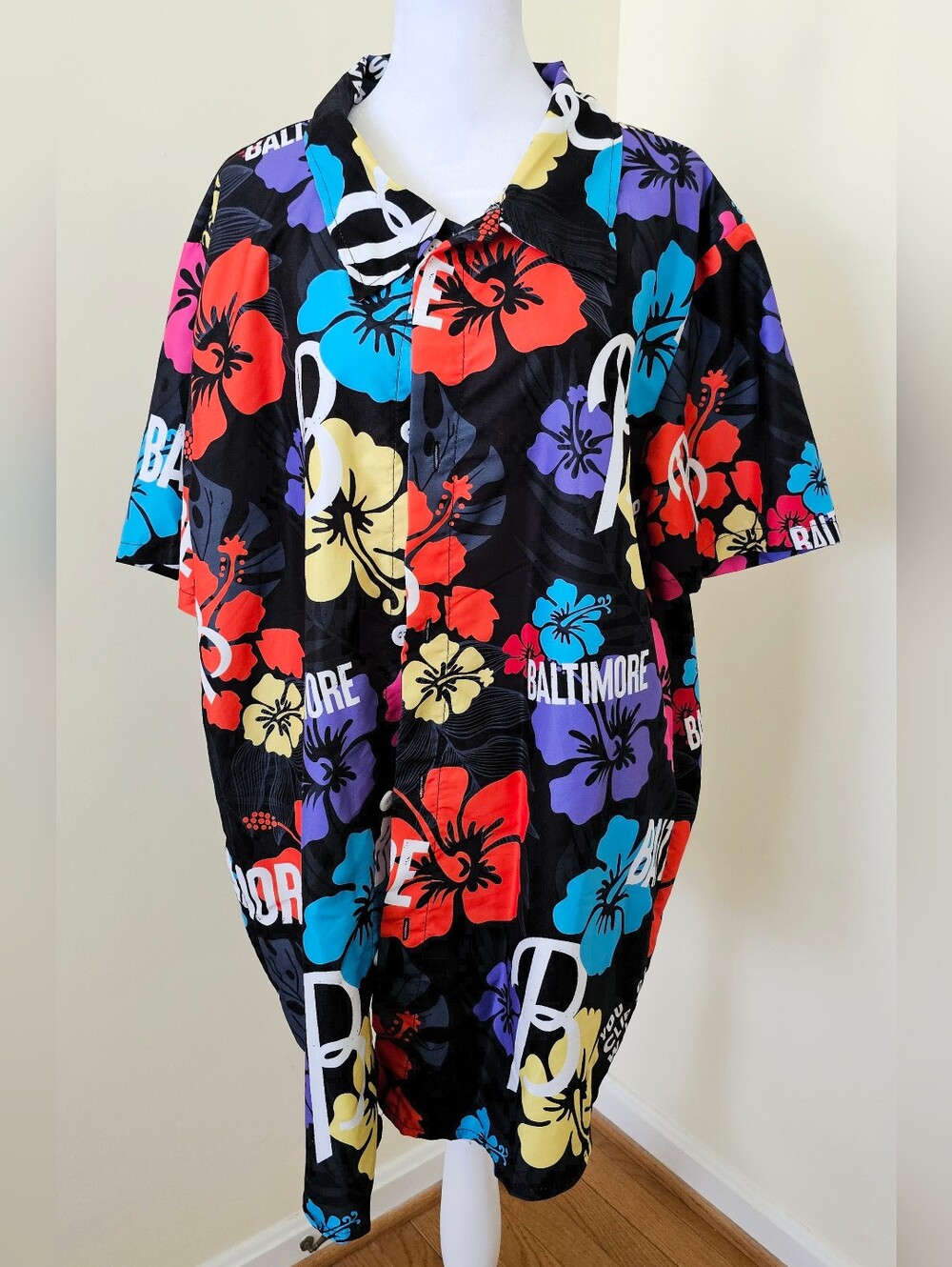 NWOT Baltimore Orioles Hawaiian Button-Up with Multicolor Hibiscus Print, XL